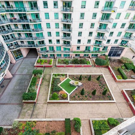 Riverside 2-Bedroom Apartments Лондон Экстерьер фото