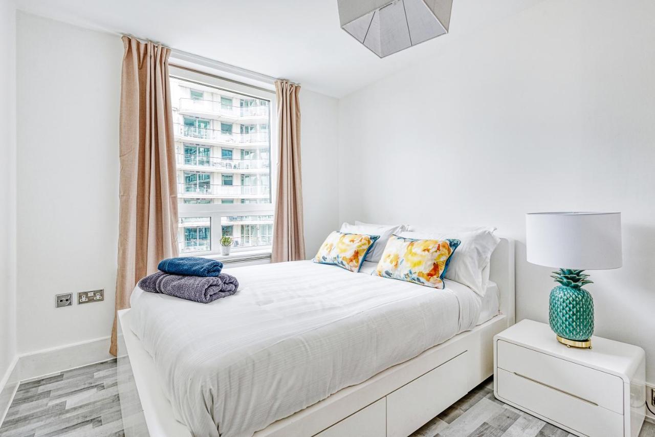 Riverside 2-Bedroom Apartments Лондон Экстерьер фото