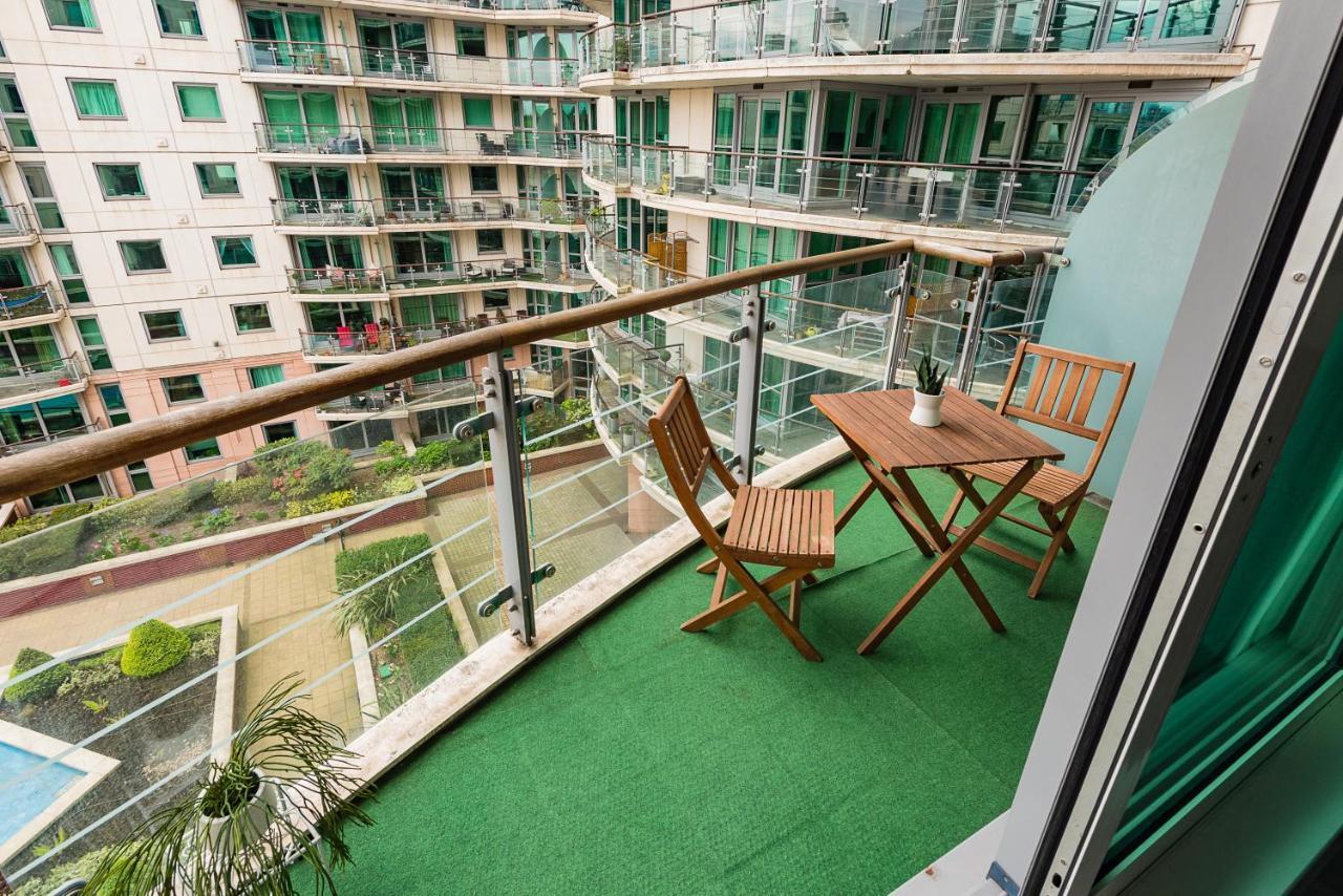 Riverside 2-Bedroom Apartments Лондон Экстерьер фото