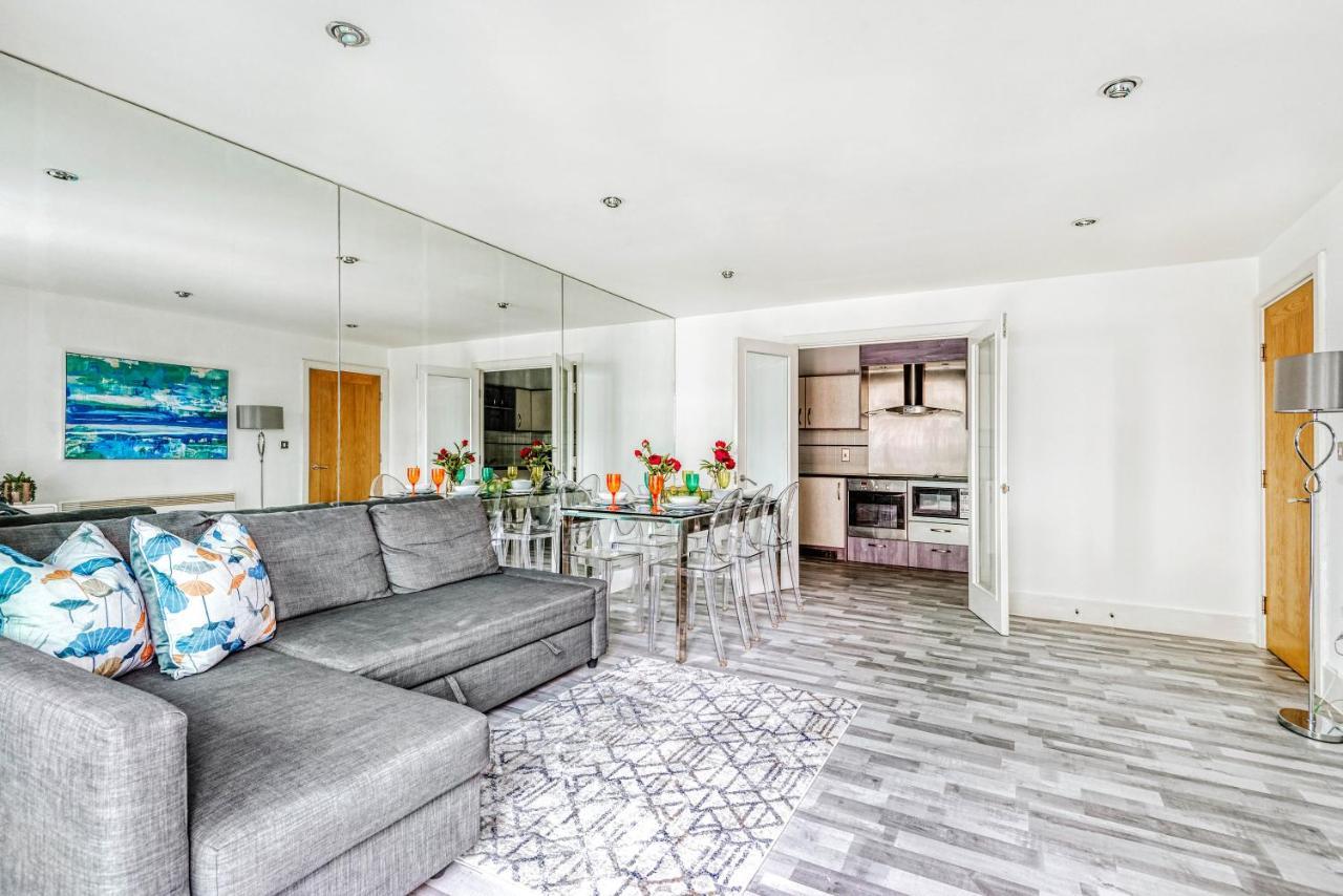 Riverside 2-Bedroom Apartments Лондон Экстерьер фото