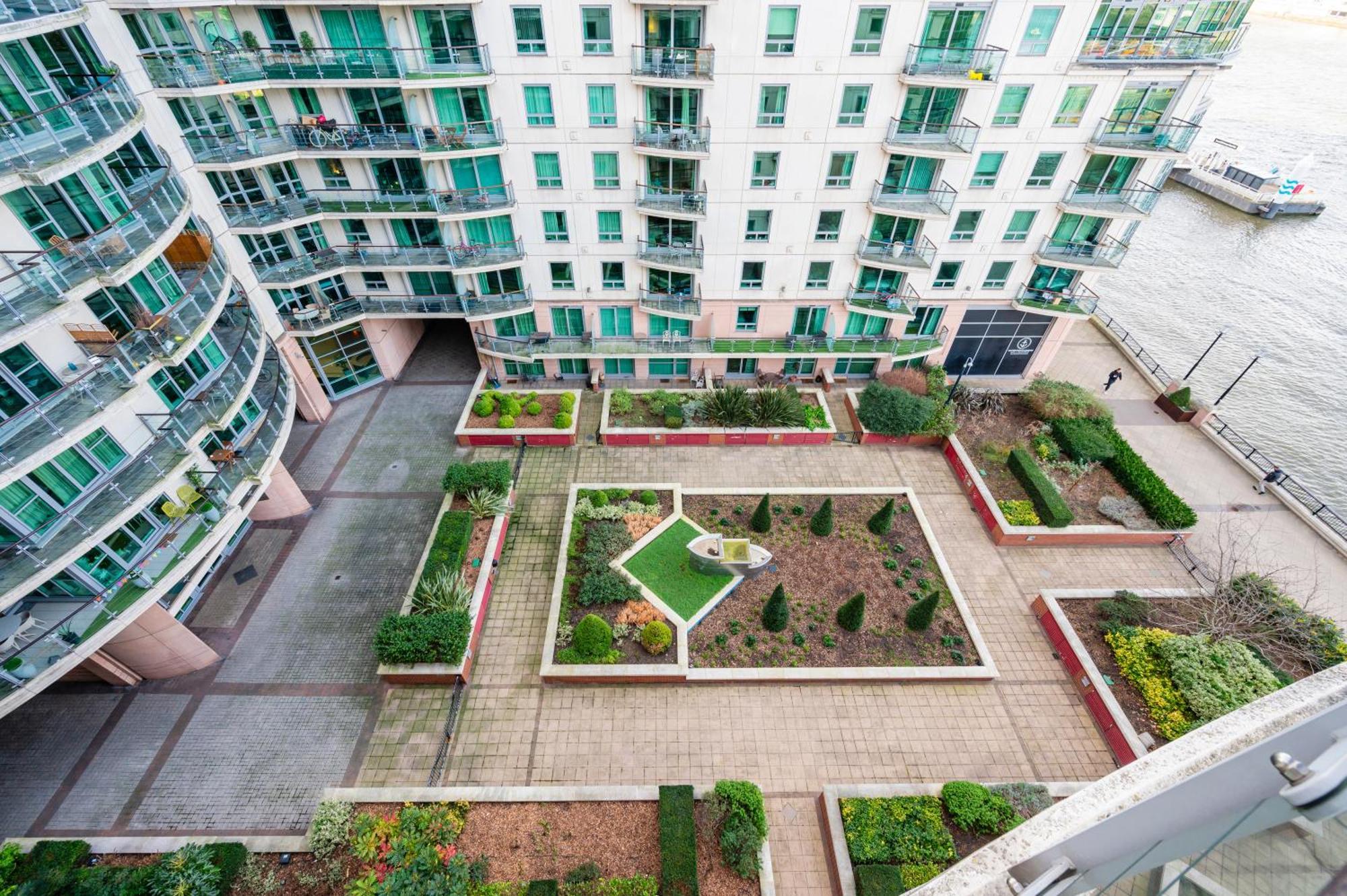 Riverside 2-Bedroom Apartments Лондон Экстерьер фото