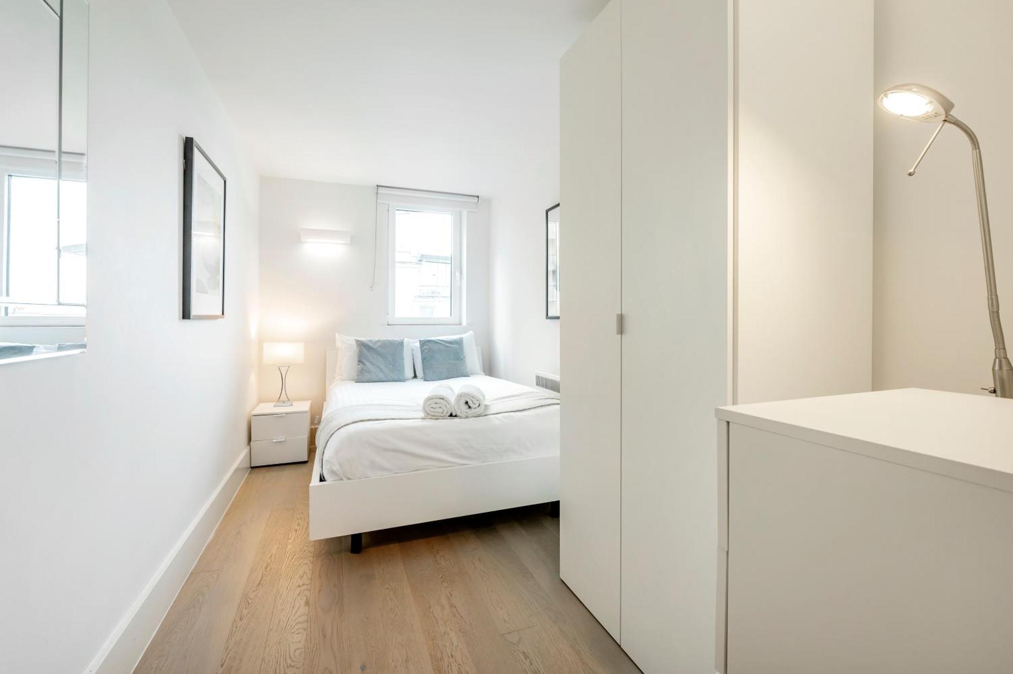 Riverside 2-Bedroom Apartments Лондон Экстерьер фото