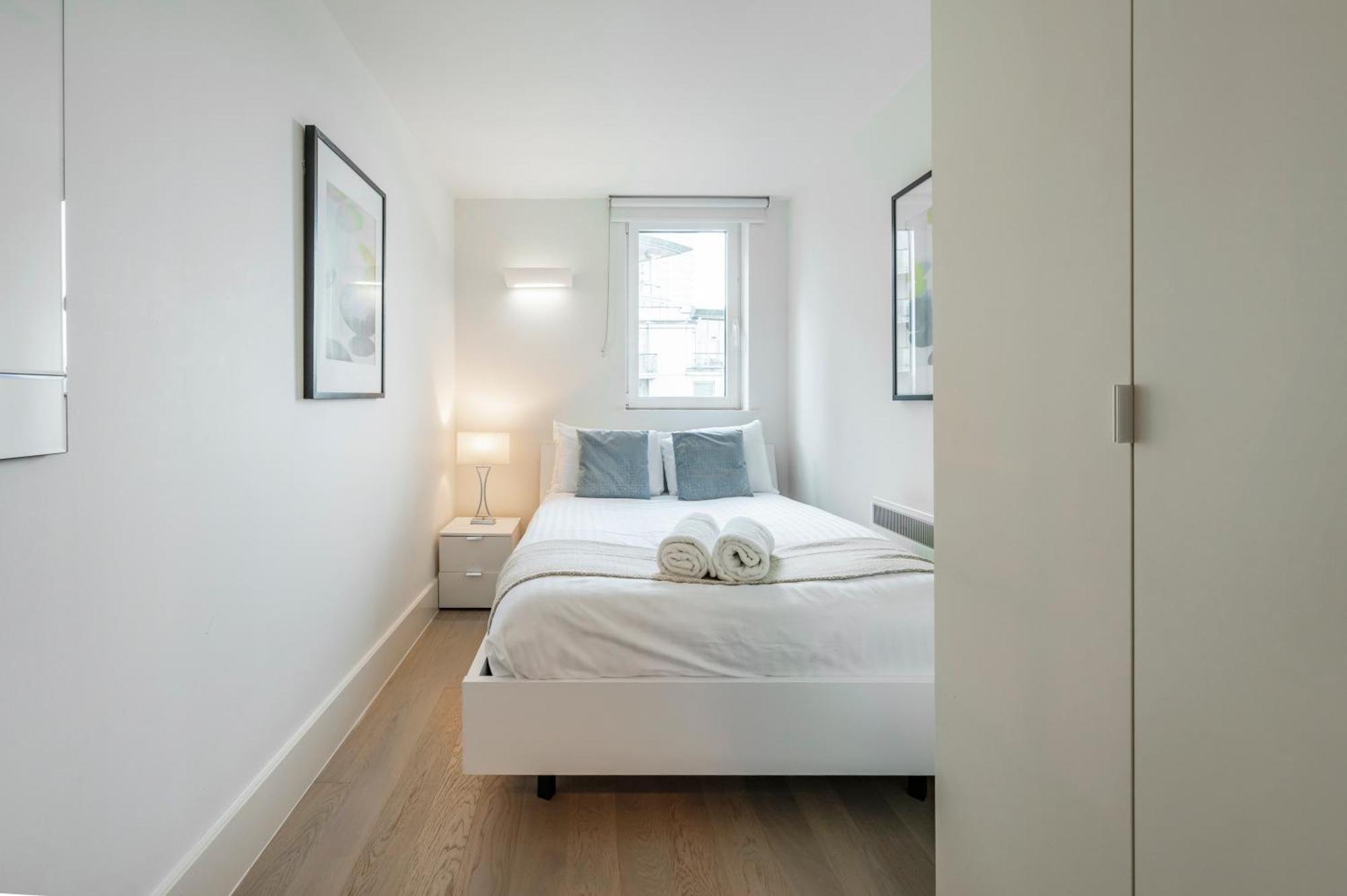 Riverside 2-Bedroom Apartments Лондон Экстерьер фото